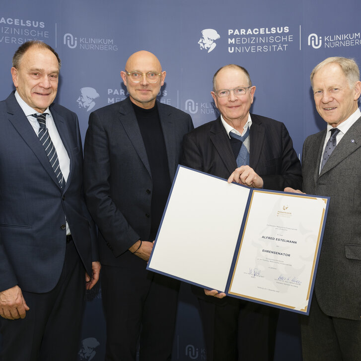 Verleihung des PMU-Ehrensenator-Titels an Dr. Alfred Estelmann Verleihung des PMU-Ehrensenator-Titels an Dr. Alfred Estelmann