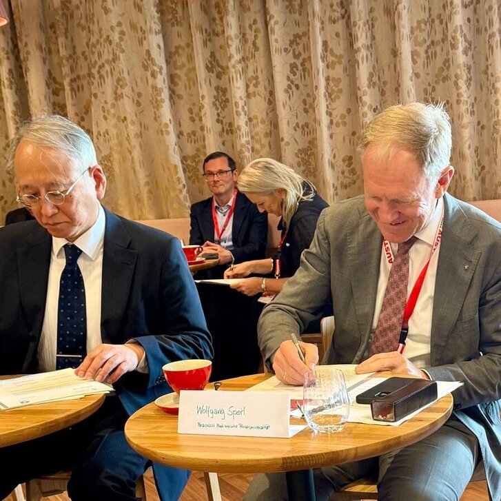 Osaka Besuch Rektor Wolfgang Sperl Osaka Besuch Rektor Wolfgang Sperl