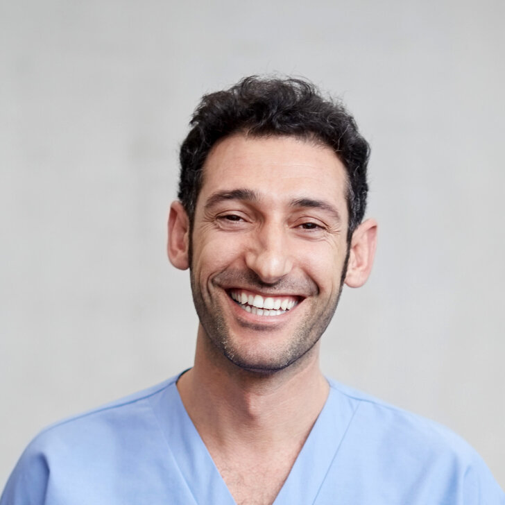 Master Pflegewissenschaft an der Paracelsus Medizinische Privatuniversität Pflegewissenschaft Studierender an der Paracelsus Medizinische Privatuniversität